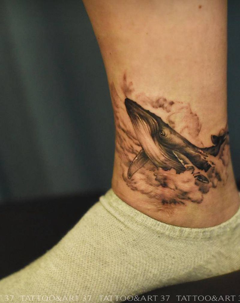 鲸鱼纹身图片_腿部欧美写实纹身图案