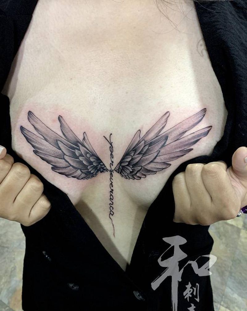 翅膀纹身图片_臀部肩部纹身图案