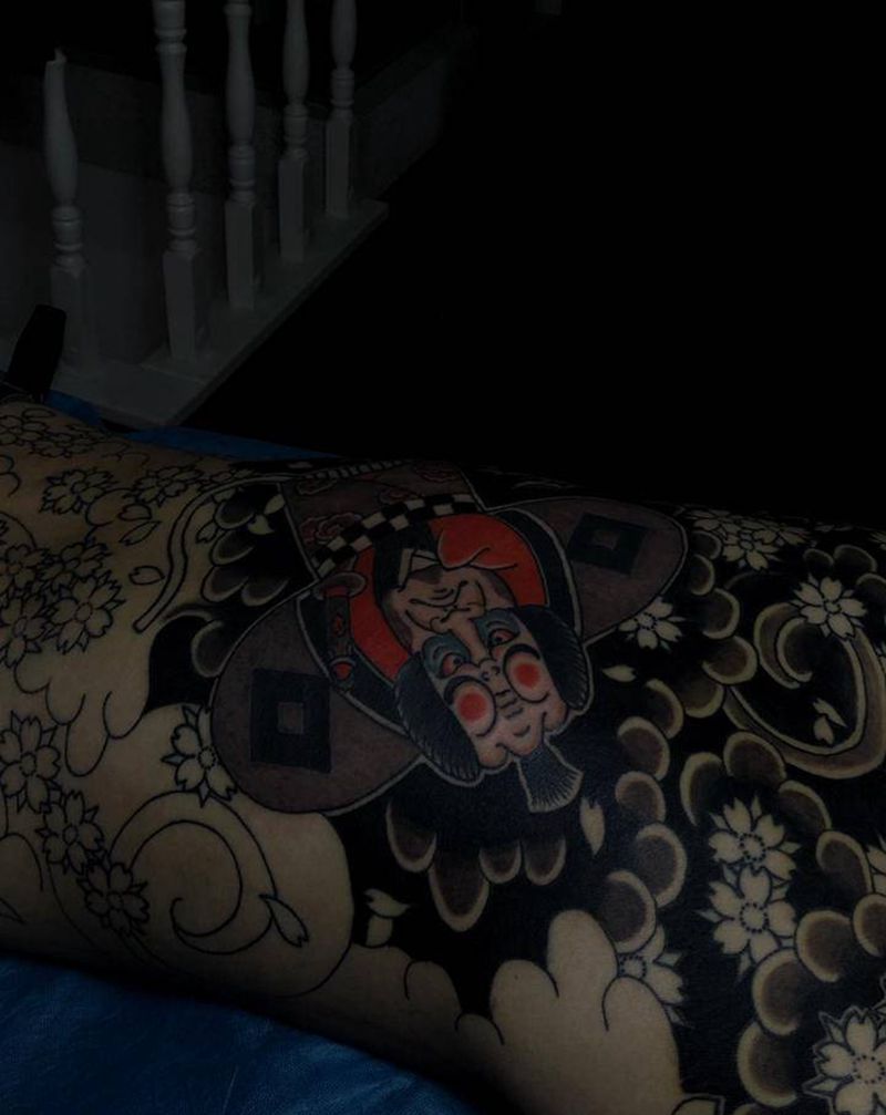 进度纹身图片_背部腿部老传统纹身图案