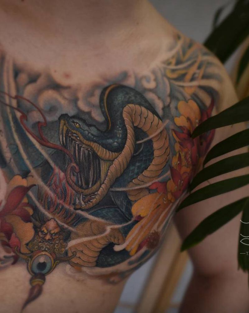 月夜纹身图片_胸部新传统彩色牡丹蛇纹身图案