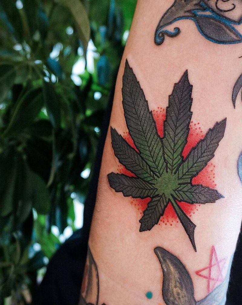 麻叶纹身图片_手臂Old School麻叶纹身图案