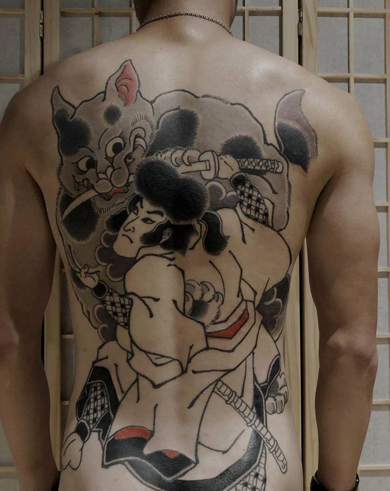 未完成纹身图片_背部臀部老传统纹身图案