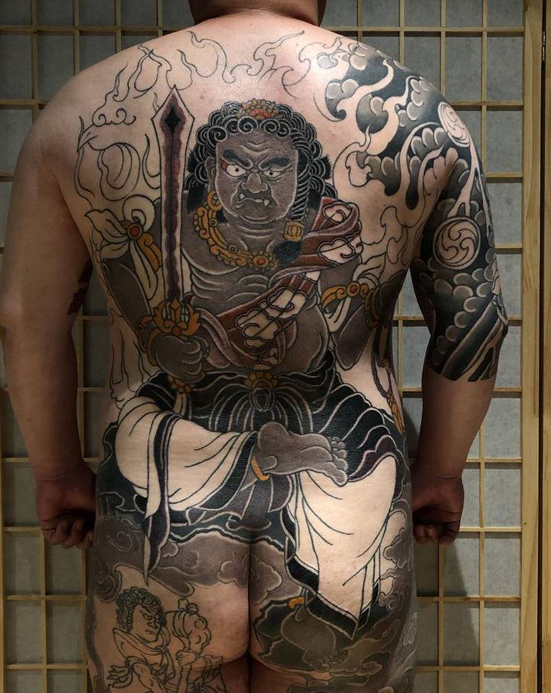 不動明王纹身图片_背部臀部老传统不动明王纹身图案