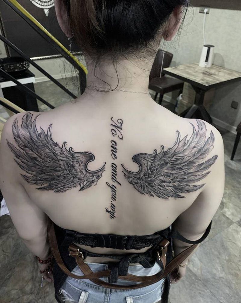 翅膀纹身图片_背部欧美写实纹身图案