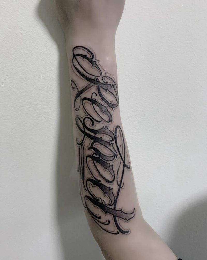 花体字纹身图片_手部花体字纹身图案