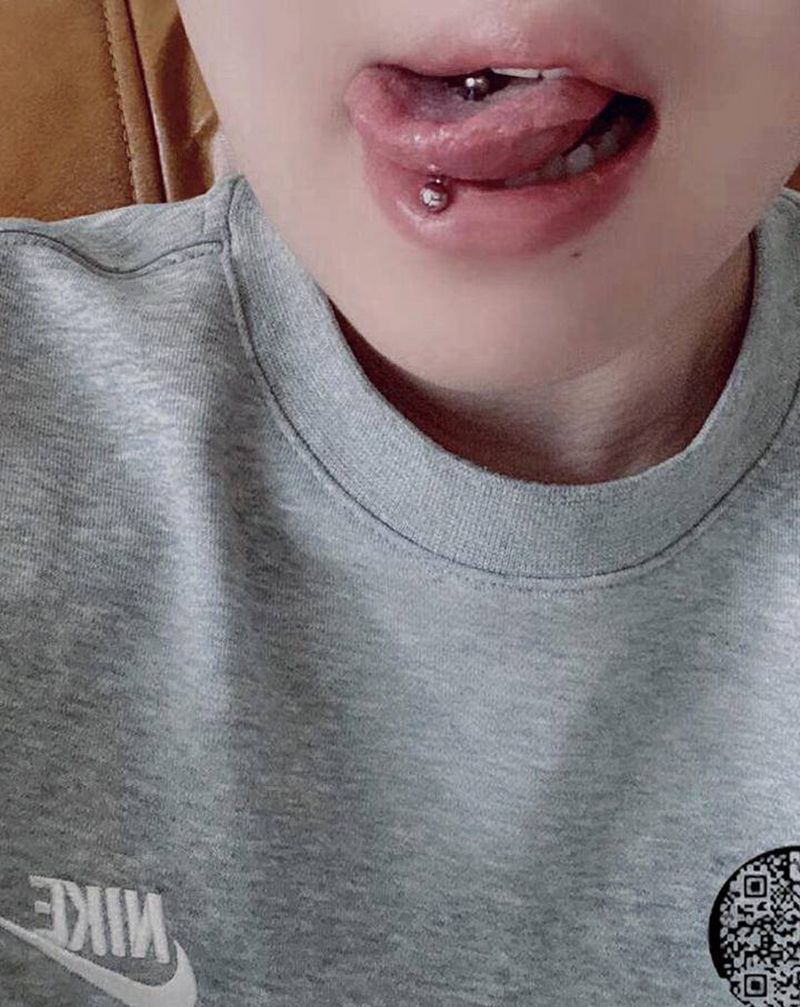 延吉穿孔 舌钉纹身图片_穿孔纹身图案