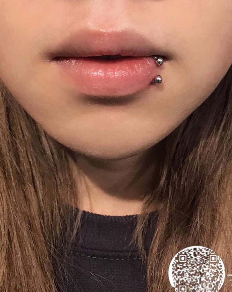 穿孔 唇钉纹身图片_唇钉穿孔纹身图案