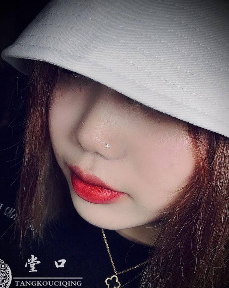 穿孔 鼻钉纹身图片_穿孔 鼻钉纹身图案