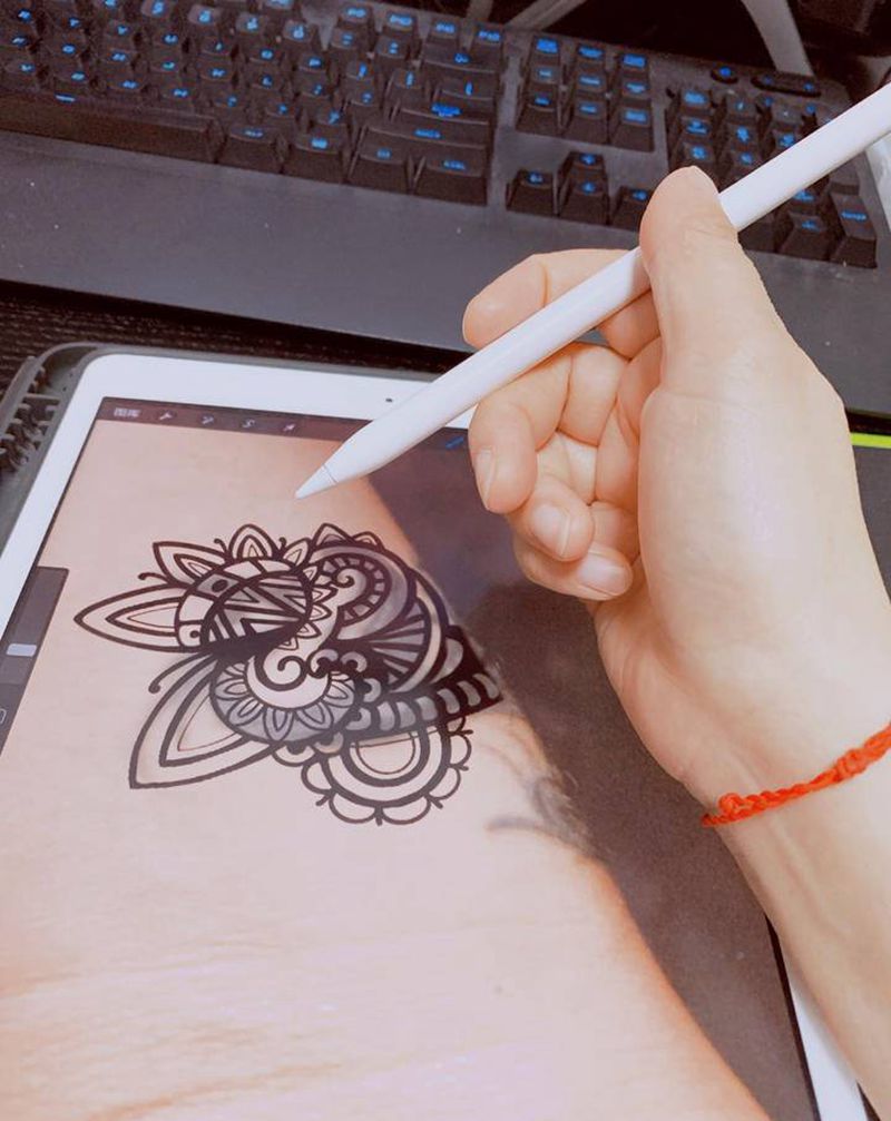 线上修改纹身图片_手臂手部图腾繁花纹身图案