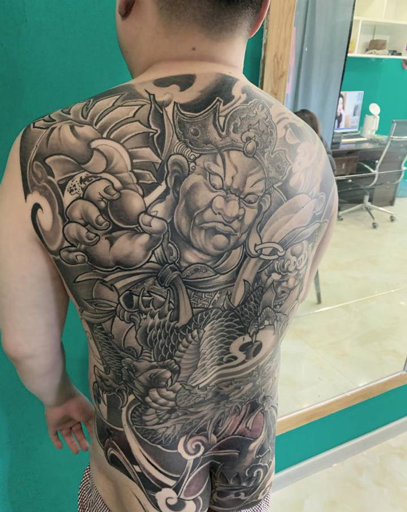 四大天王满背纹身图片_背部手臂新传统纹身图案