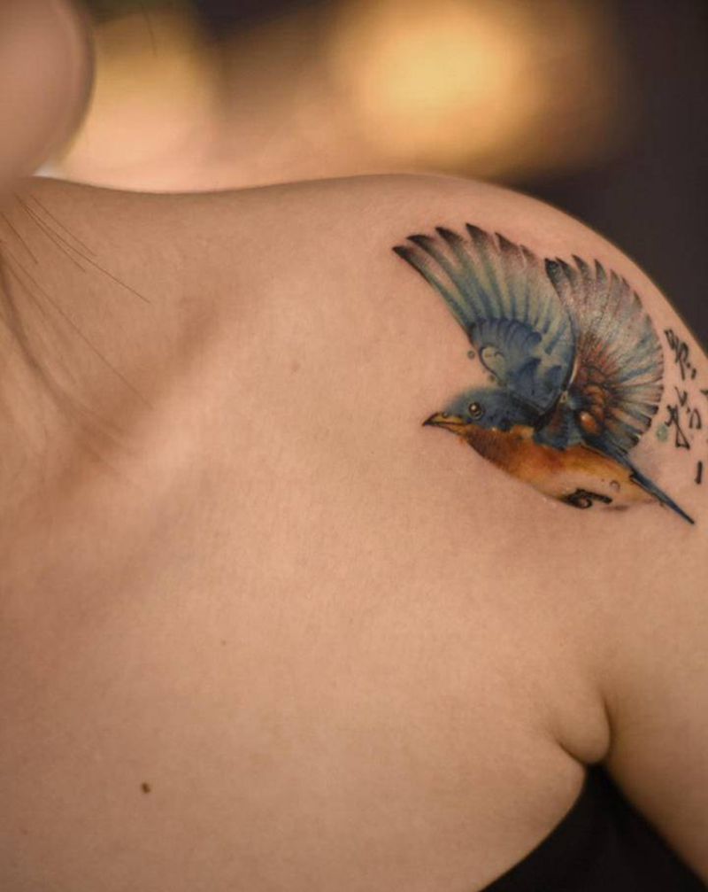 青鸟纹身图片_肩部水墨彩色动物青鸟纹身图案