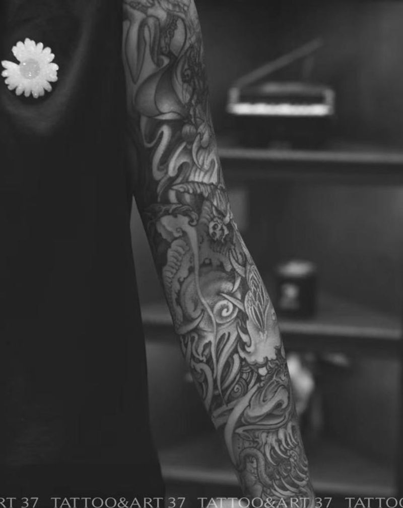 接花臂未完纹身图片_手臂新传统神兽纹身图案