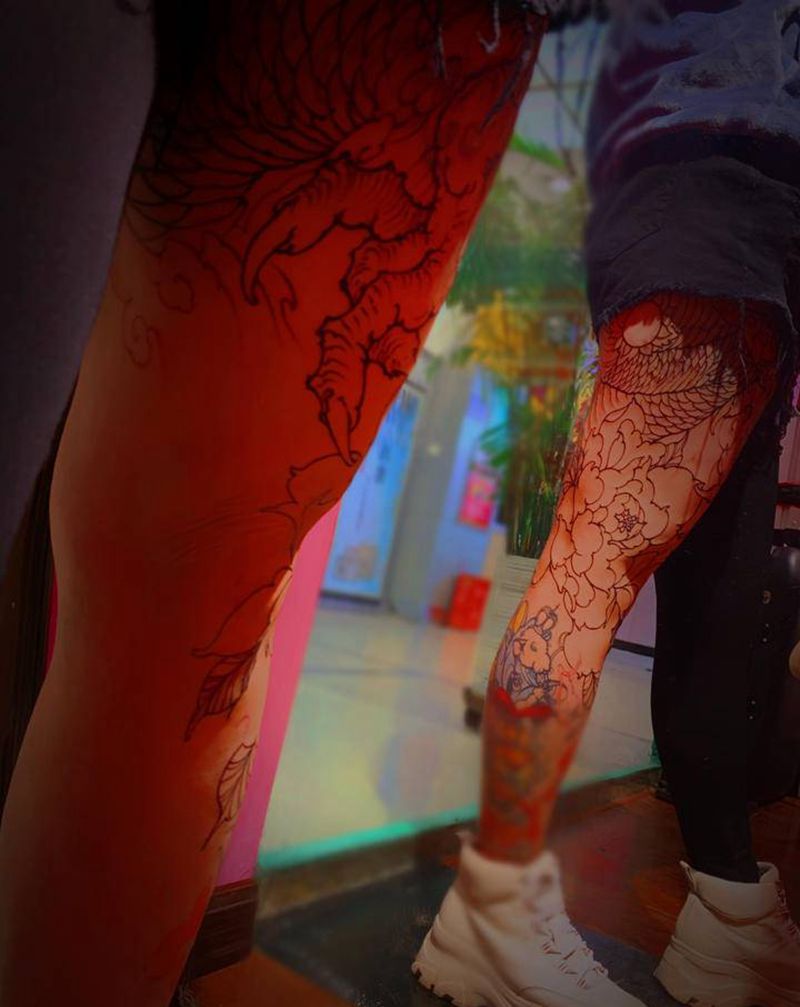 新开龙腿纹身图片_腿部新传统龙牡丹祥云纹身图案