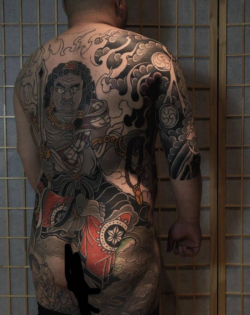 不动明王纹身图片_背部臀部老传统纹身图案