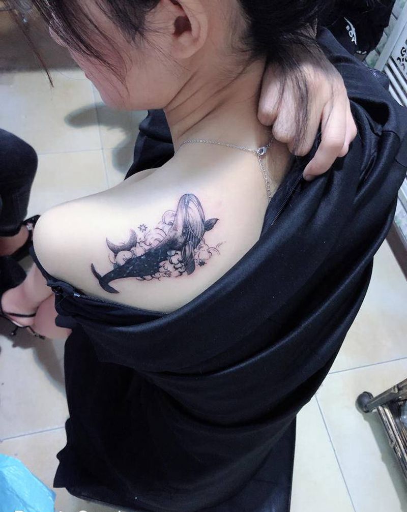 遮盖字母纹身图片_肩部新传统纹身图案