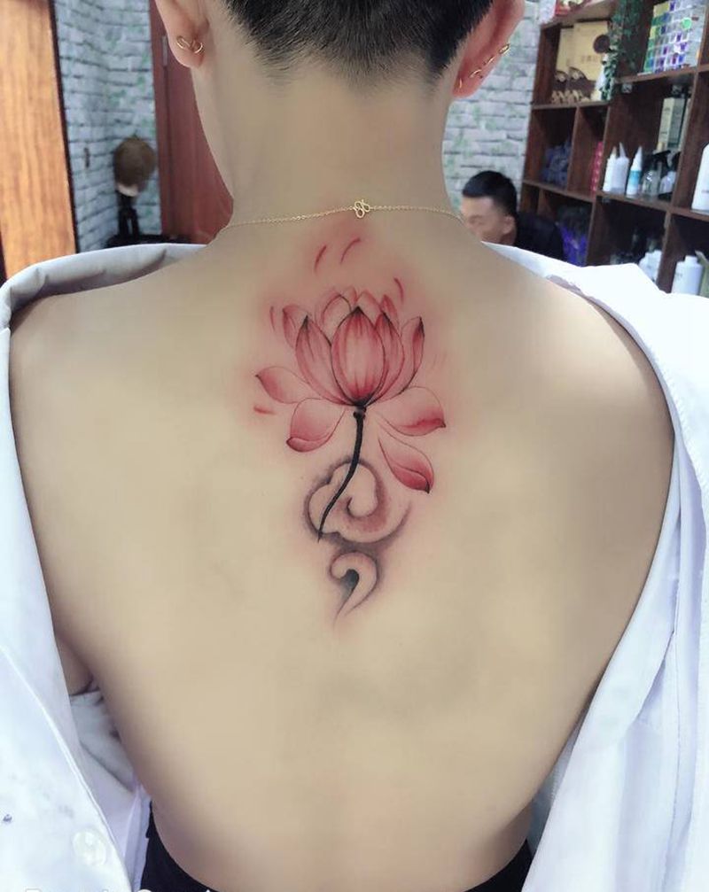 荷花纹身图片_背部水彩纹身图案
