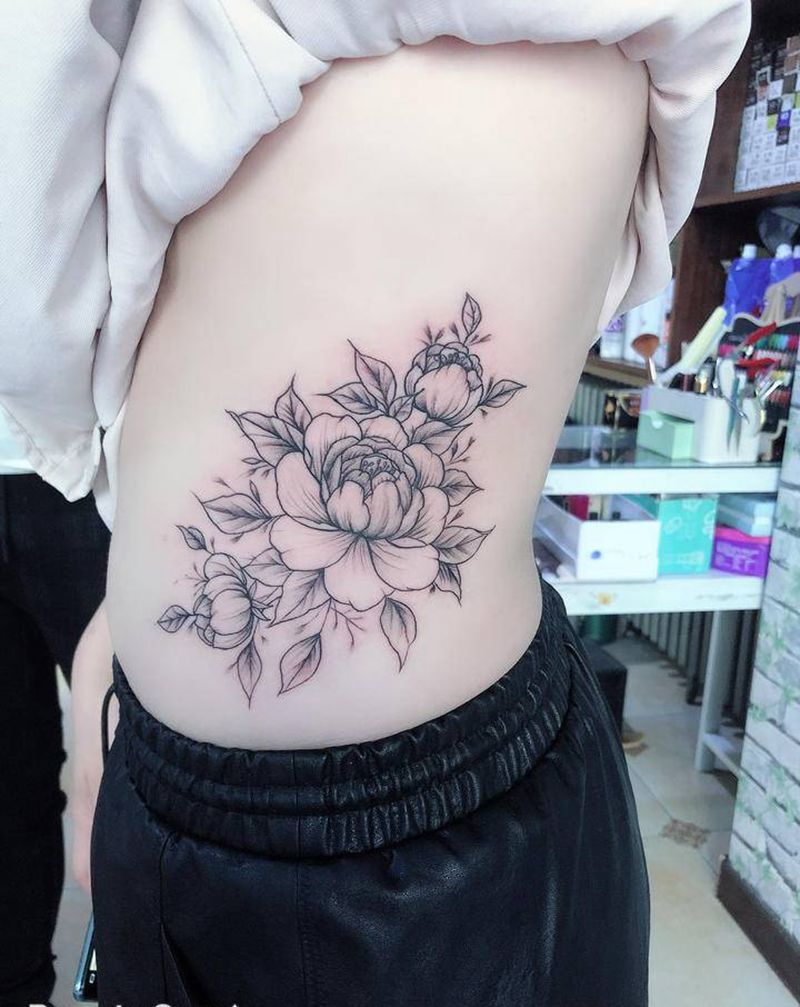 素花纹身图片_腰部点刺纹身图案