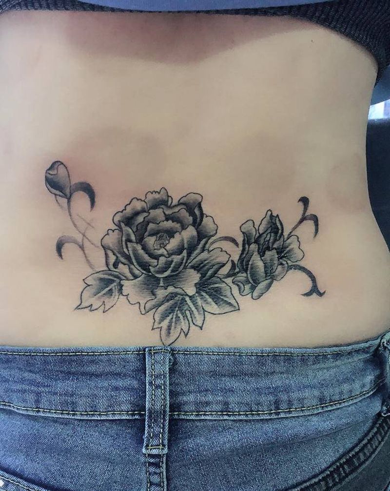 玫瑰纹身图片_腰部新传统纹身图案