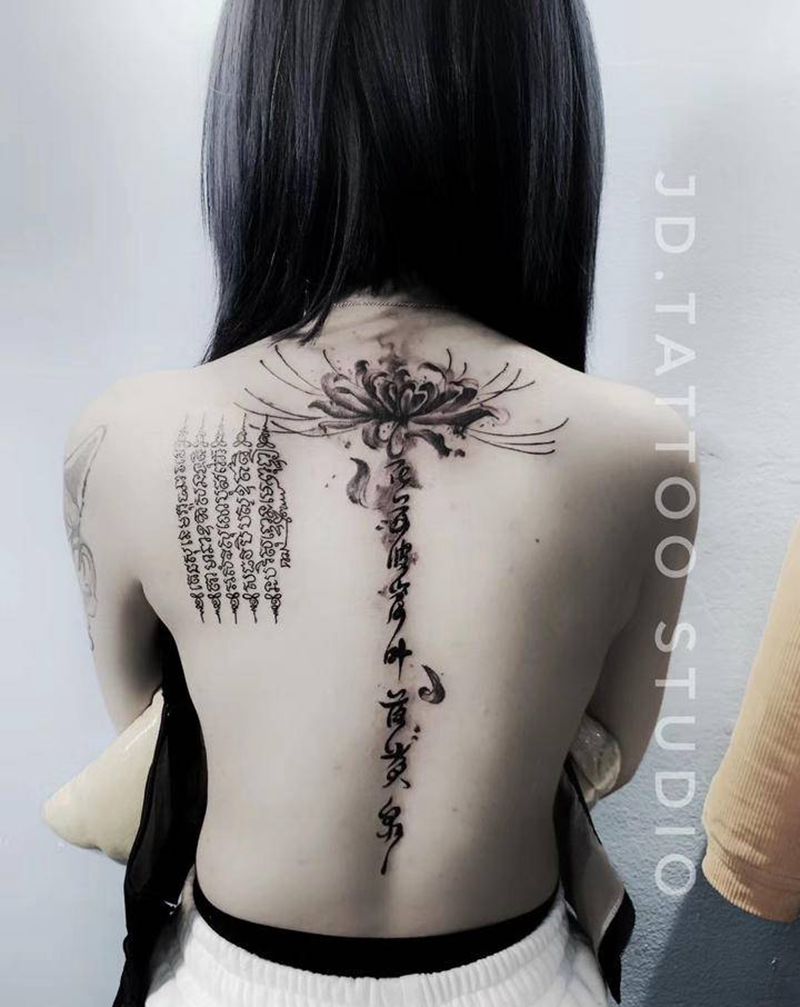 彼岸花纹身图片_背部水墨彼岸花纹身图案