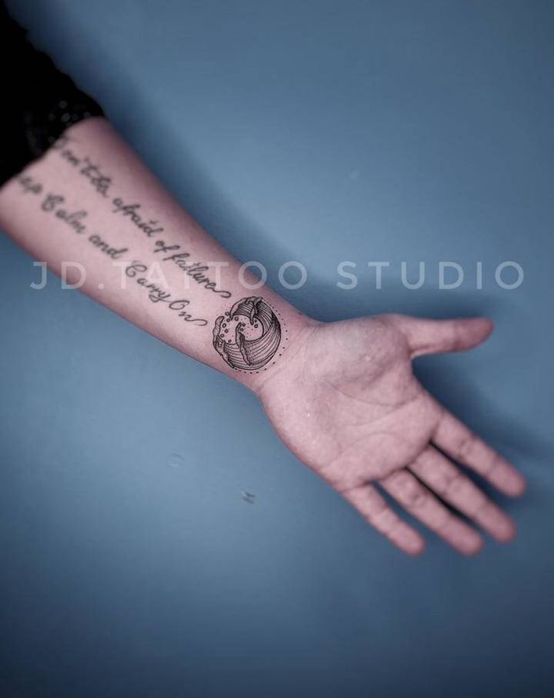 点刺浪花纹身图片_手臂点刺浪花纹身图案