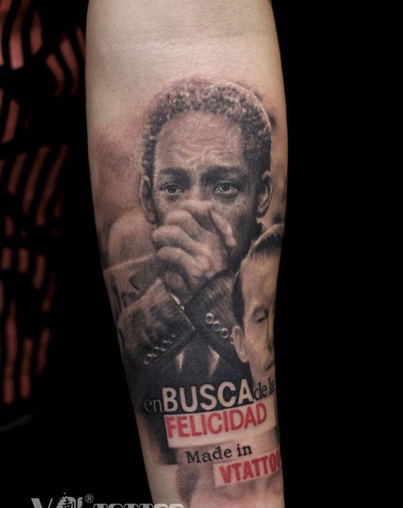 当幸福来敲门纹身图片_手臂欧美写实肖像哈尔滨写实纹身图案