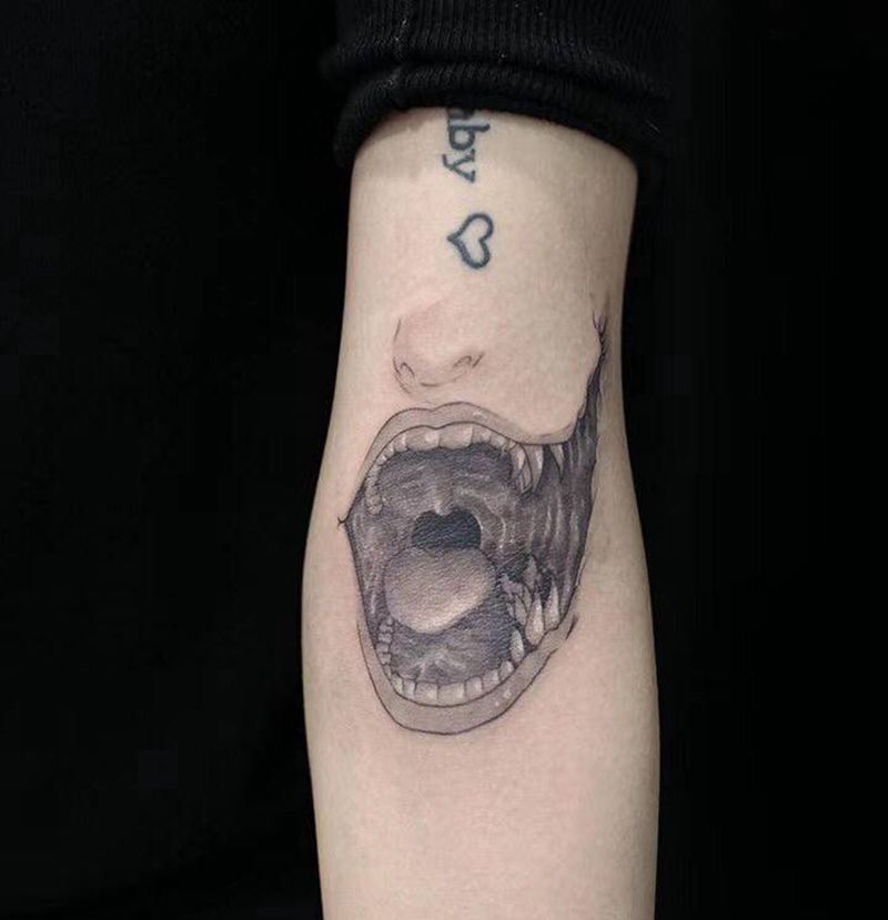 裂口女纹身图片_手臂裂口女school风格纹身图案