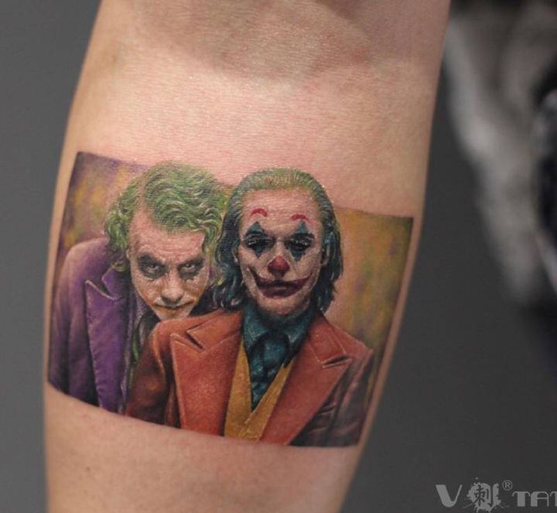 小丑与小丑…纹身图片_手臂欧美写实小丑肖像希斯莱杰纹身图案