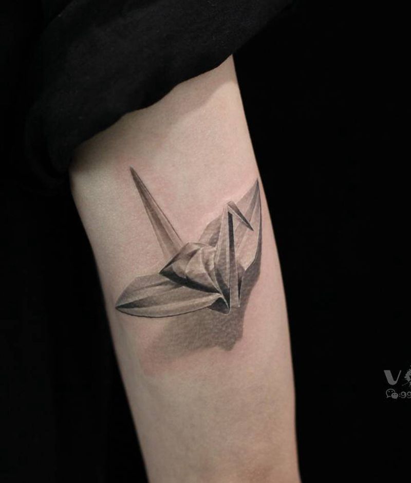 送你一支千纸鹤…纹身图片_手臂欧美写实千纸鹤写实清新纹身图案