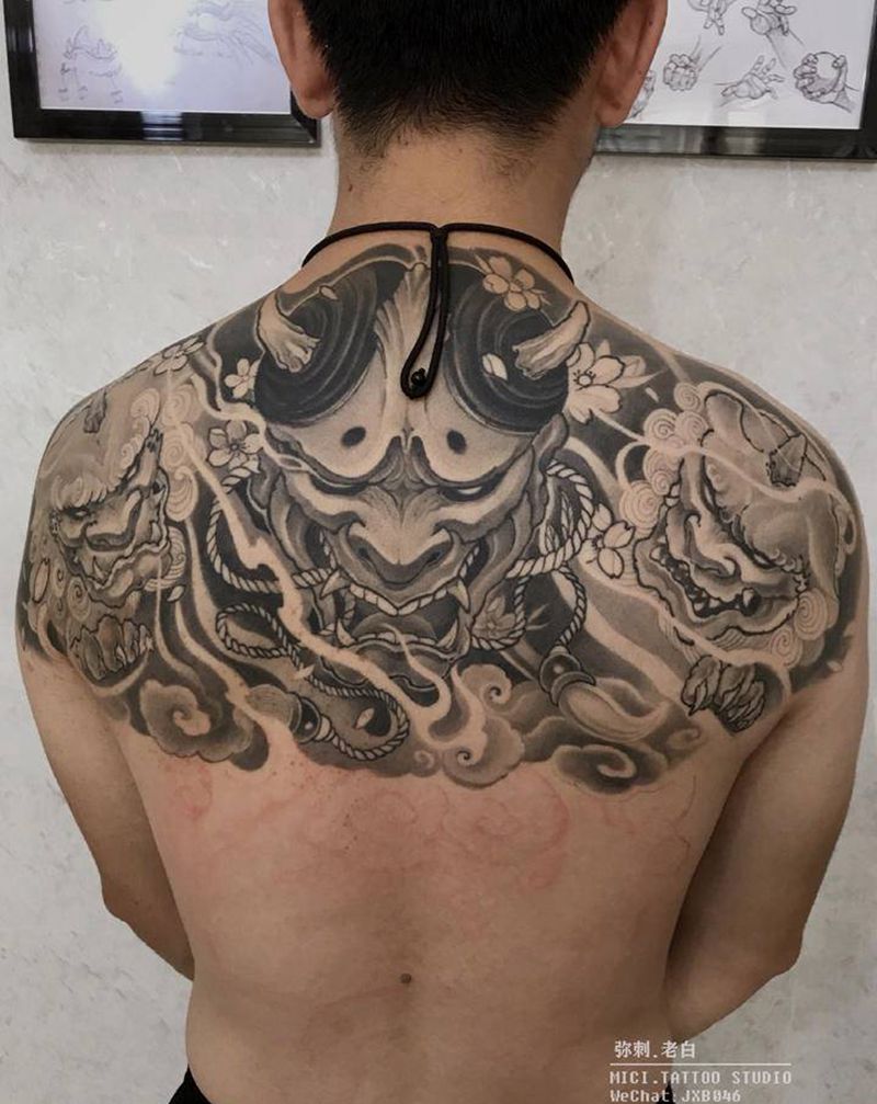 般若唐狮半背纹身图片_背部新传统唐狮般若纹身图案