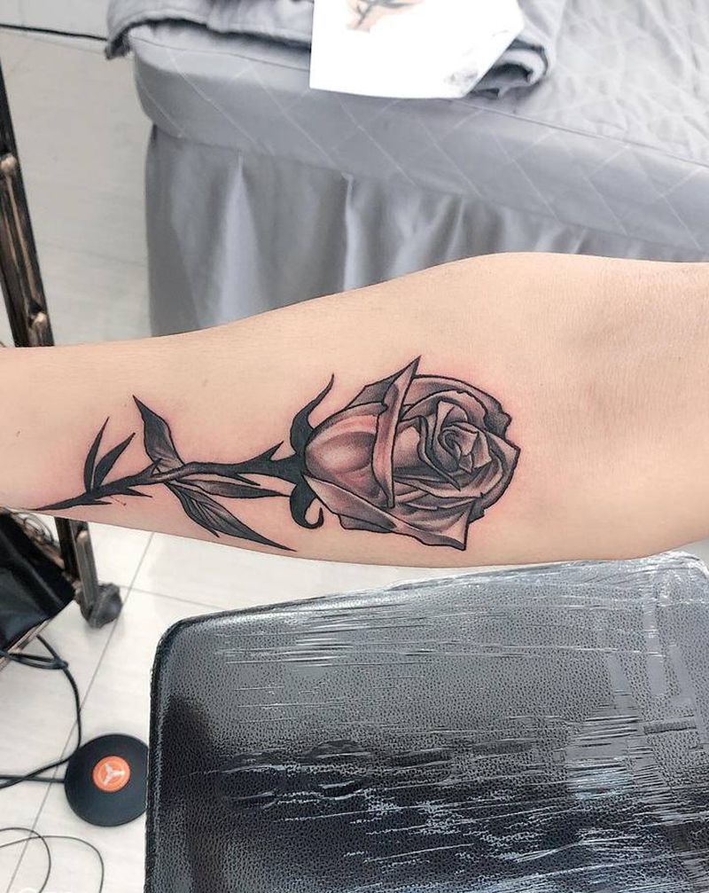 小臂玫瑰纹身图片_手臂新传统纹身图案