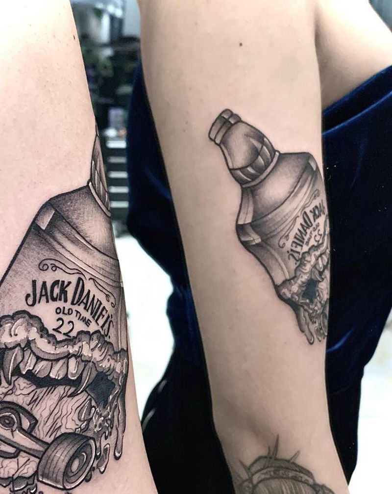 滑板配酒 天长地久纹身图片_手臂Old School点刺暗黑风格酒滑板纹身图案