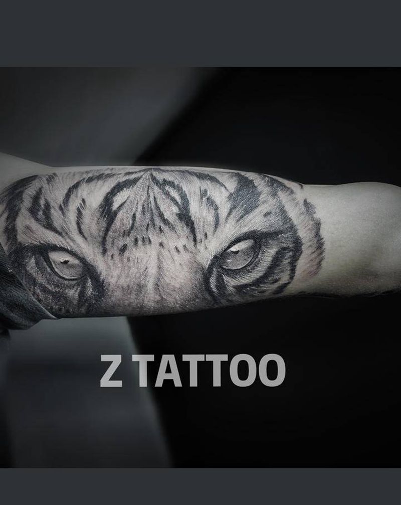 写实虎眼纹身图片_手臂欧美写实纹身图案