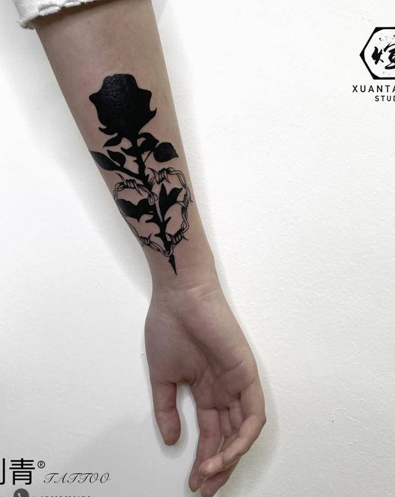 old school纹身图片_手臂Old School玫瑰剪影铁丝old school纹身图案