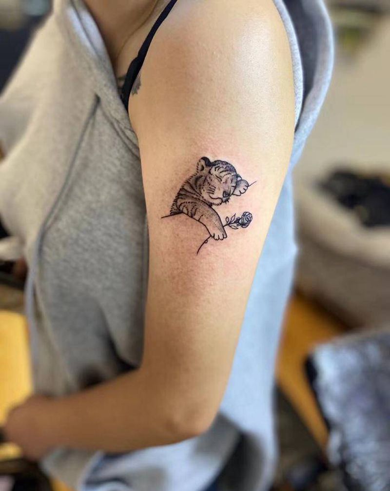 小老虎纹身图片_手臂小清新纹身图案