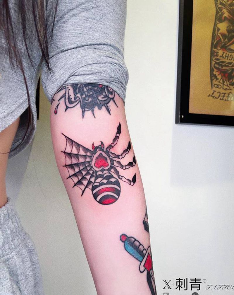 蜘蛛纹身图片_手臂Old School蜘蛛old school纹身图案