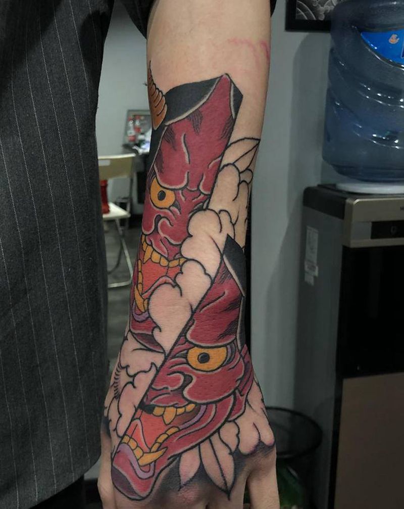 手背般若纹身图片_手部老传统般若纹身图案