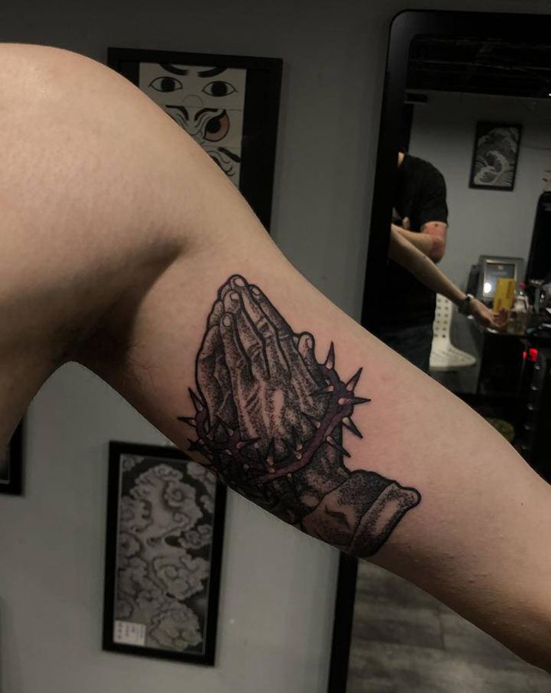 祈福之手纹身图片_手臂纹身图案