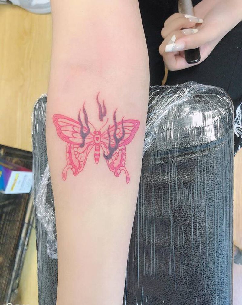 蝴蝶纹身图片_手臂小清新纹身图案