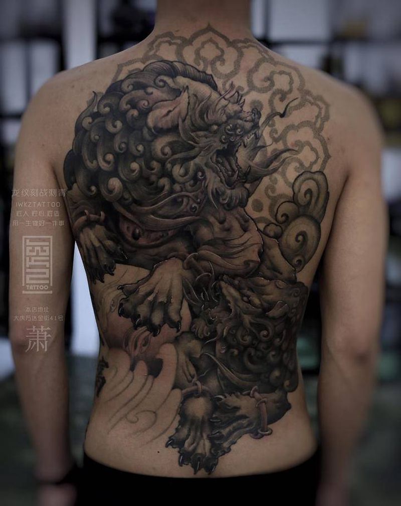 龙纹刻战纹身图片_背部新传统纹身图案