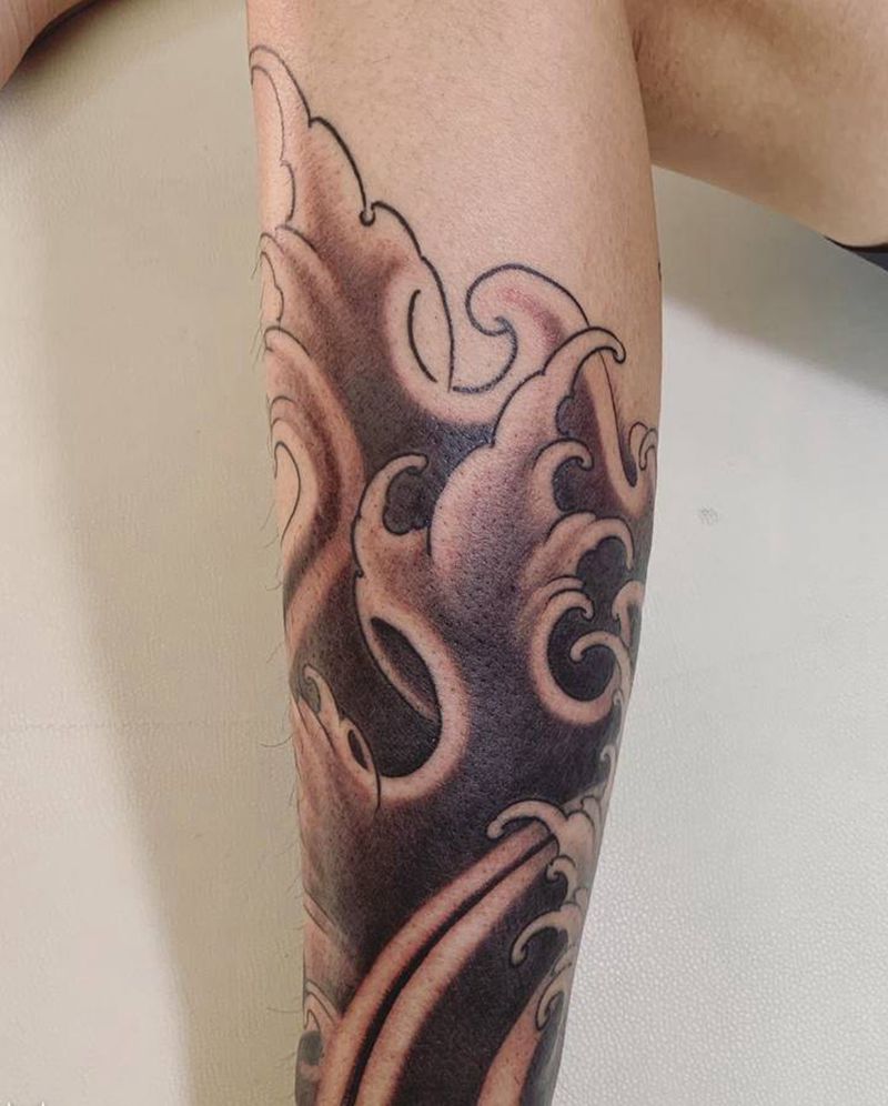 手绘水浪纹身图片_腿部老传统纹身图案