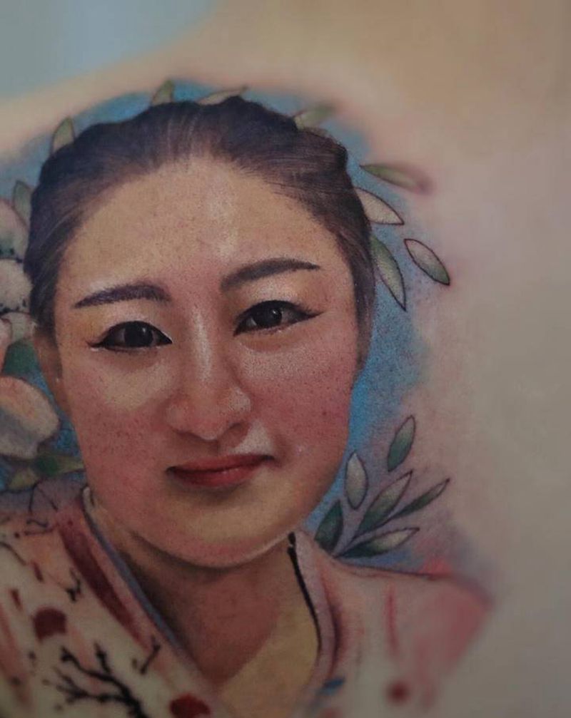 龙纹刻战刺青文化纹身图片_背部欧美写实纹身图案