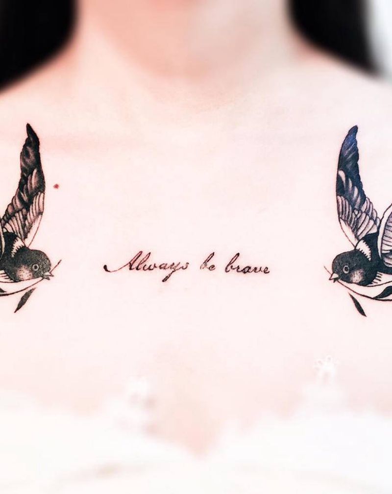 燕子纹身图片_肩部燕子胸前英文纹身图案