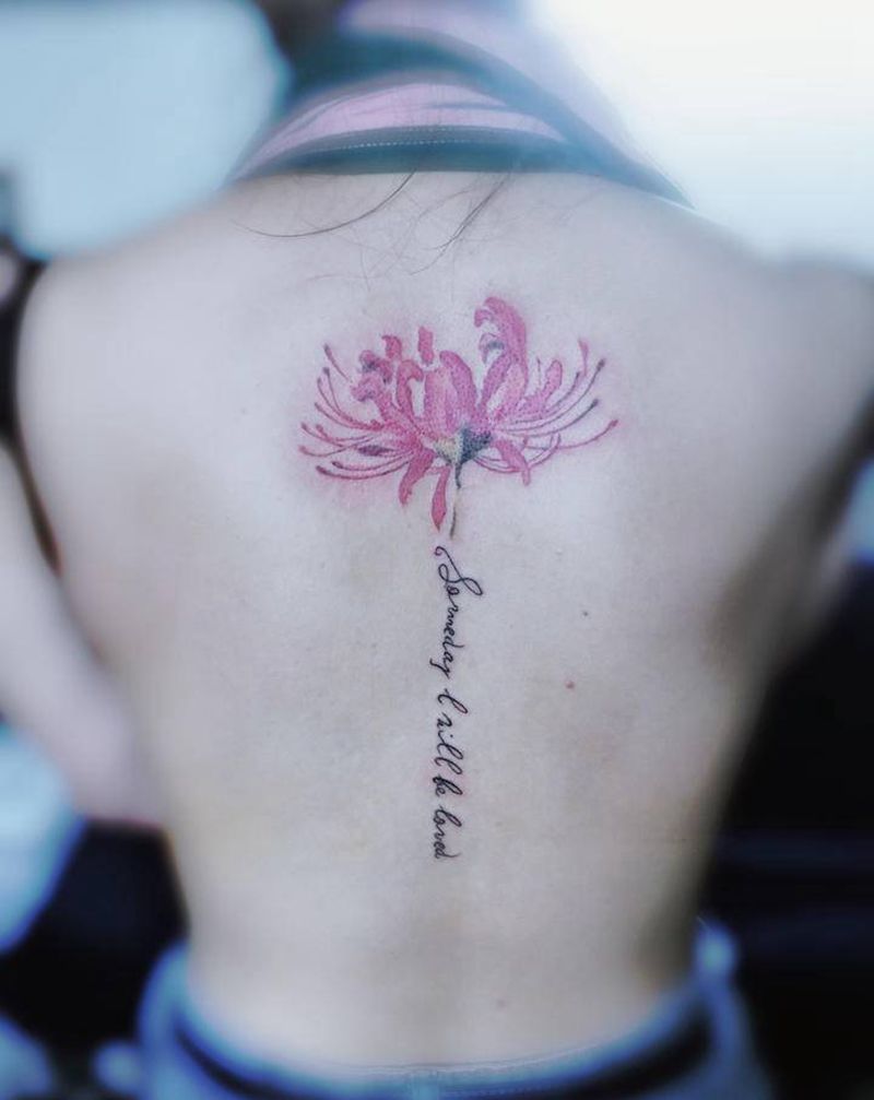 彼岸花纹身图片_背部新传统水墨纹身图案