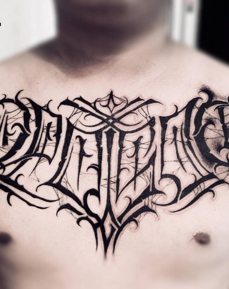 花胸进度，未完成纹身图片_胸部花体字纹身图案