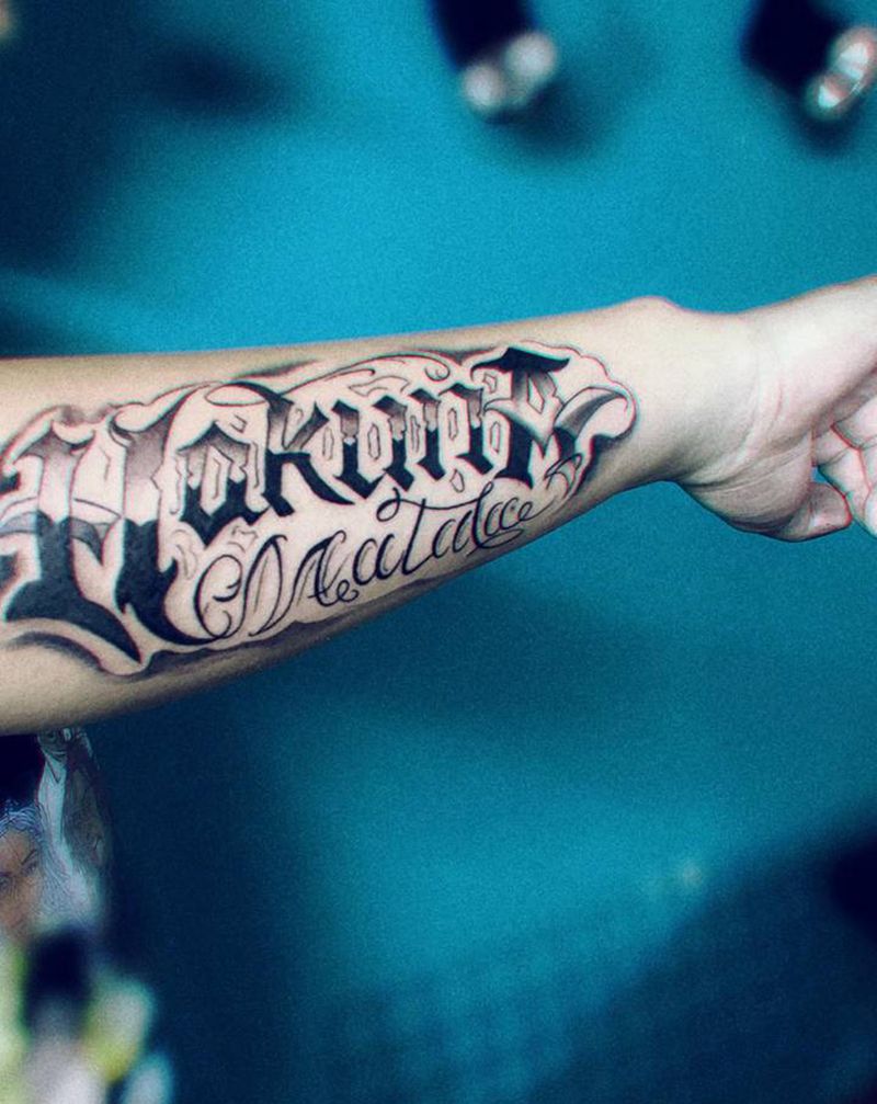 小臂花体字纹身纹身图片_手臂花体字纹身图案