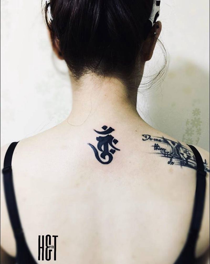 生肖护身符纹身图片_颈部新传统中国风纹身图案