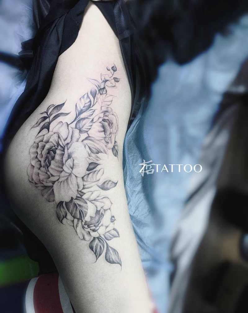 大腿外侧素花纹身图片_腰部腿部花纹身图案