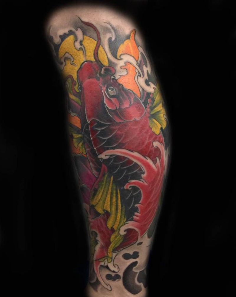 鲤鱼纹身图片_腿部新传统纹身图案