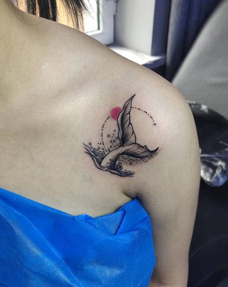 鲸鱼尾纹身图片_肩部小清新纹身图案