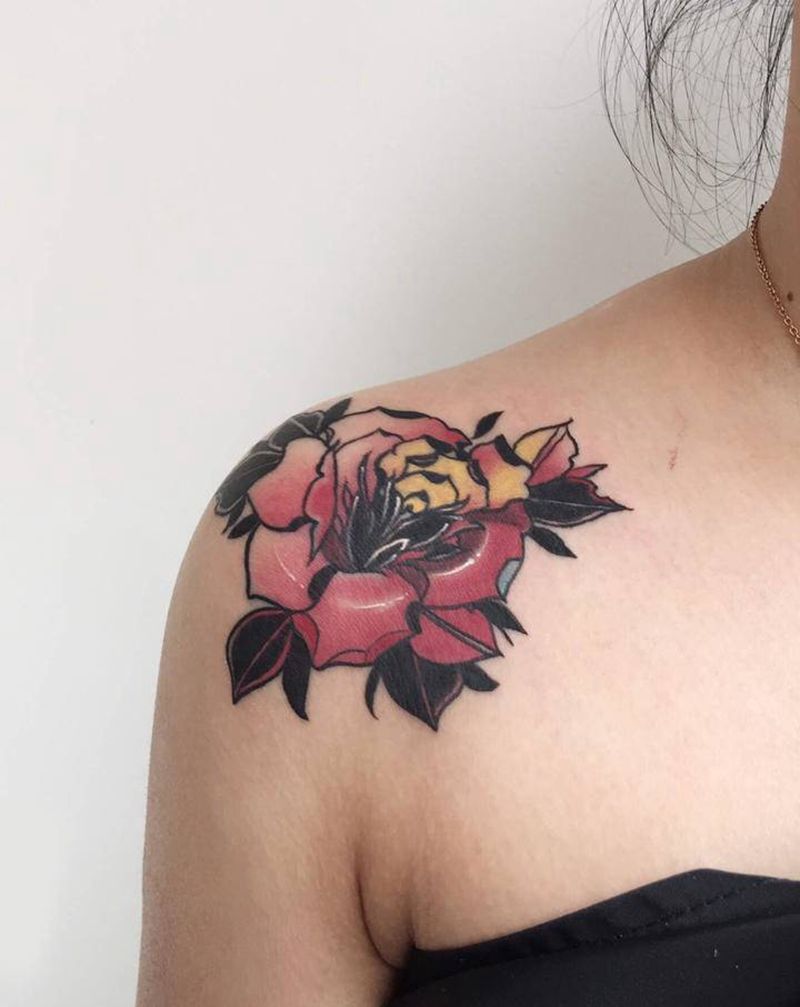 一朵小花纹身图片_肩部纹身图案